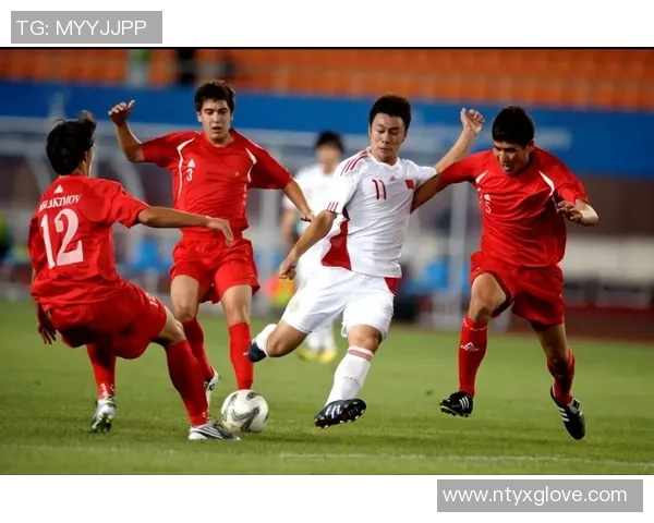 足球明星伤病背后的故事与坚持展现运动员不屈精神的真实瞬间